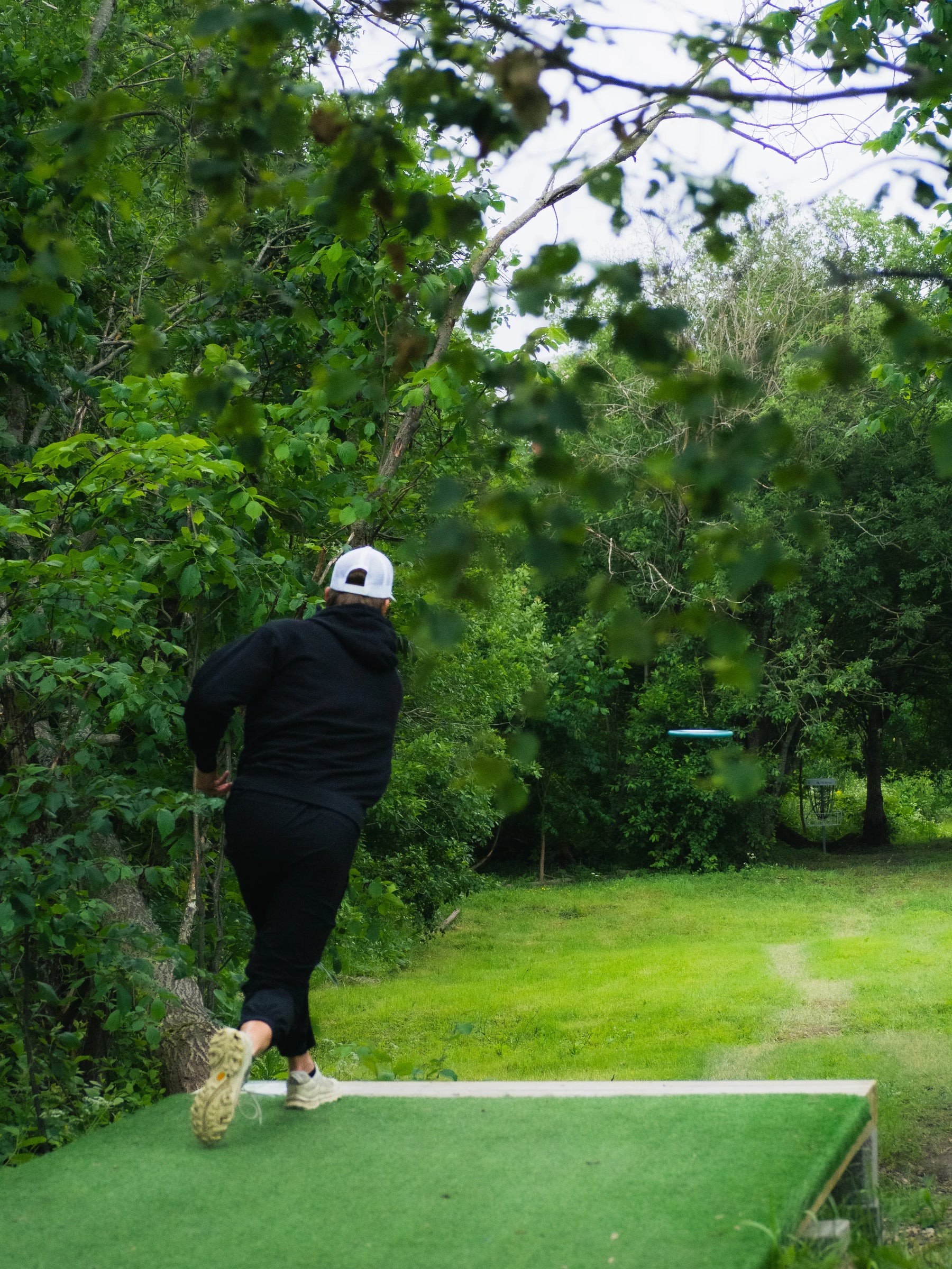 Miten heittää frisbeegolf kiekkoa pidemmälle?