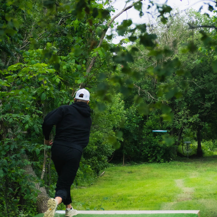 Miten frisbeegolf eroaa perinteisestä golfista?